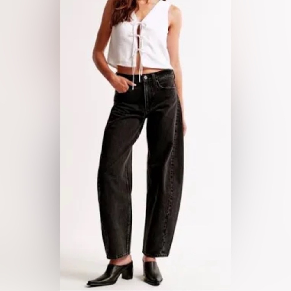 Abercrombie & Fitch Mid-Rise Barrel Jeans